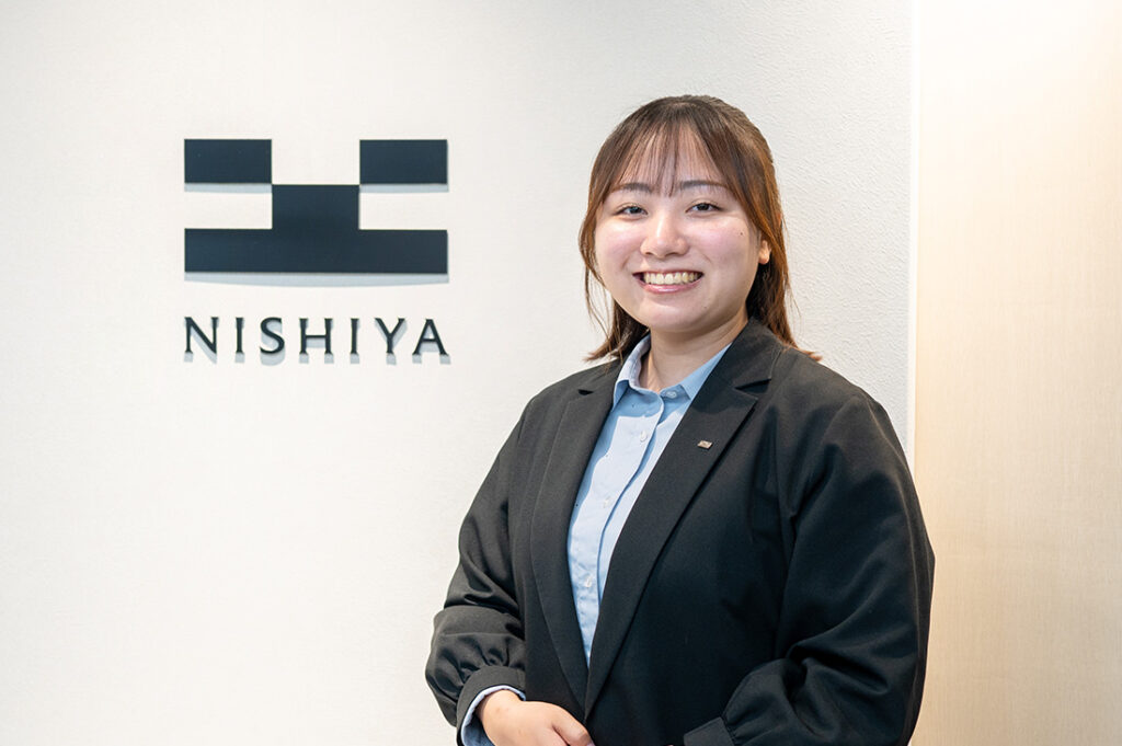 社員３（立ち姿）